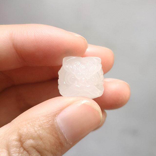 2026天然和田玉羊脂白玉色醒狮配饰单珠和田玉文玩狮头diy小滴溜
