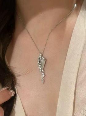 2026璀璨星河星坠沙漏水滴项链女轻奢拉丝银闪钻颈链设计感花束锁