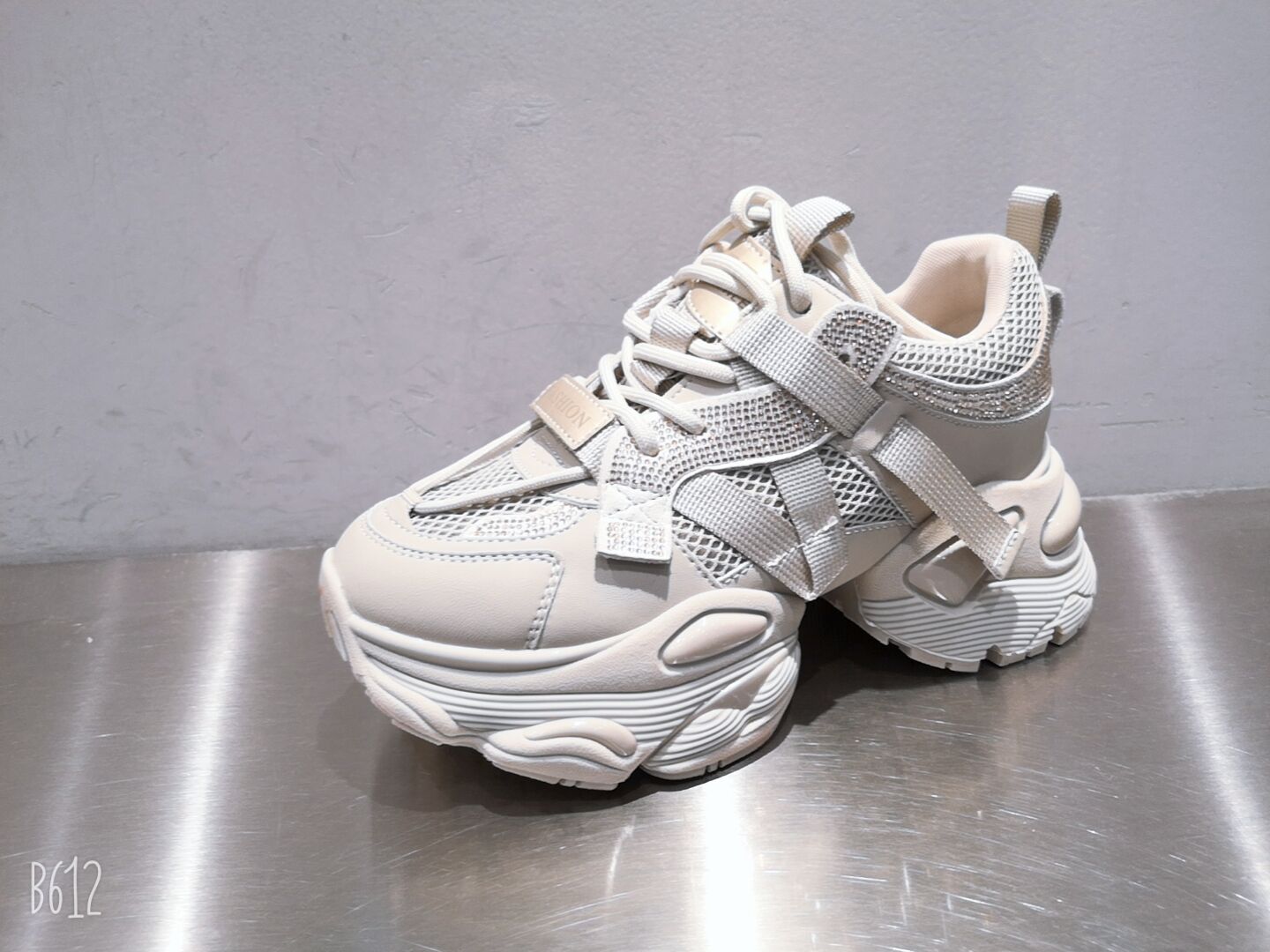 2025新款真皮女鞋水钻厚底增高老爹鞋超轻原宿显瘦百搭运动休闲鞋