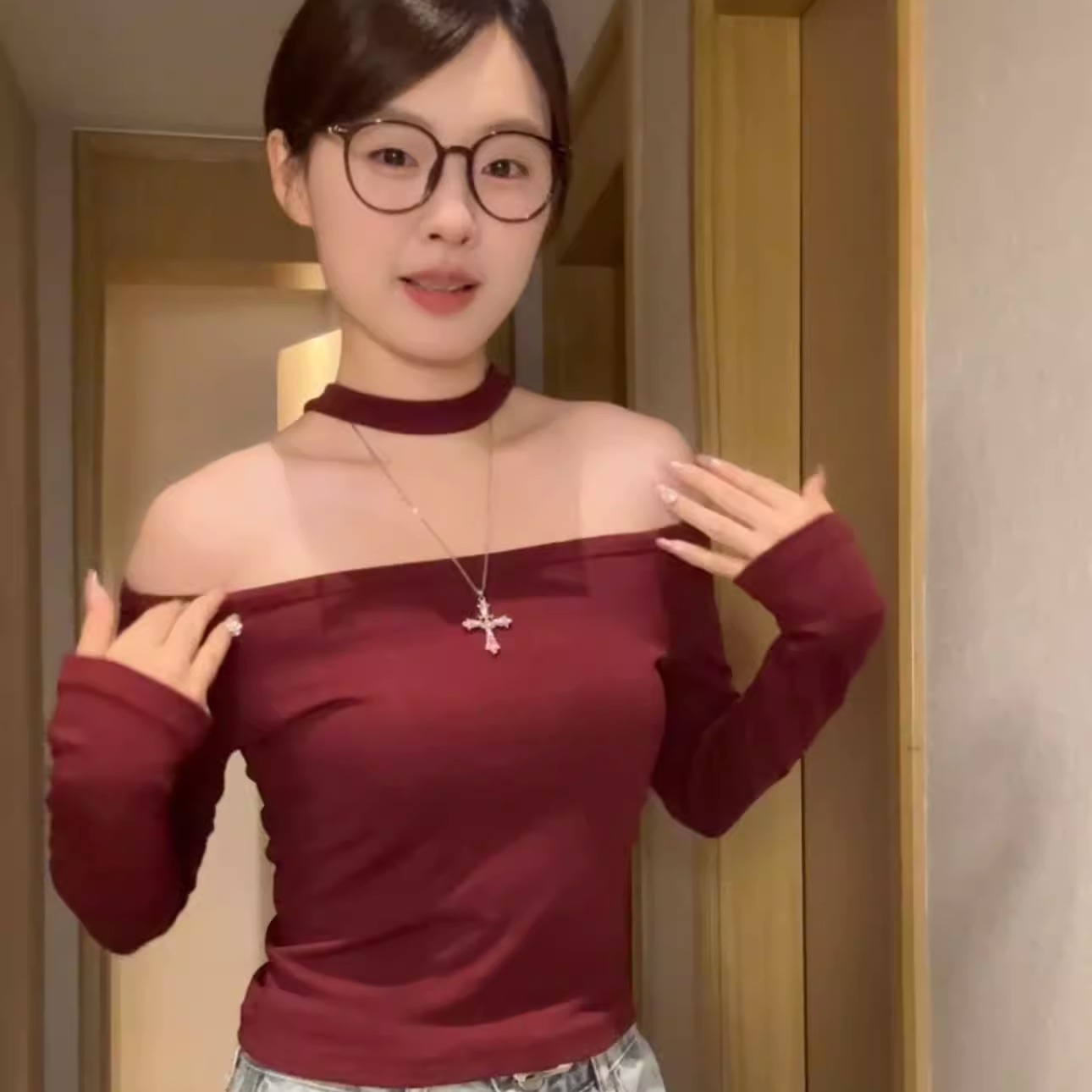 早春新款甜辣妹挂脖一字肩长袖