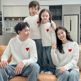 领证登记情侣装秋冬季新款白色毛衣高级感红心拍结婚照全家福拍照