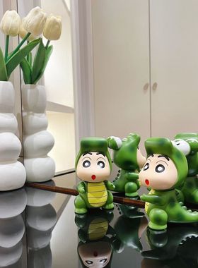 动漫恶龙蜡笔小新可爱野原鳄鱼造型公仔桌面装饰卡通摆件手办礼物