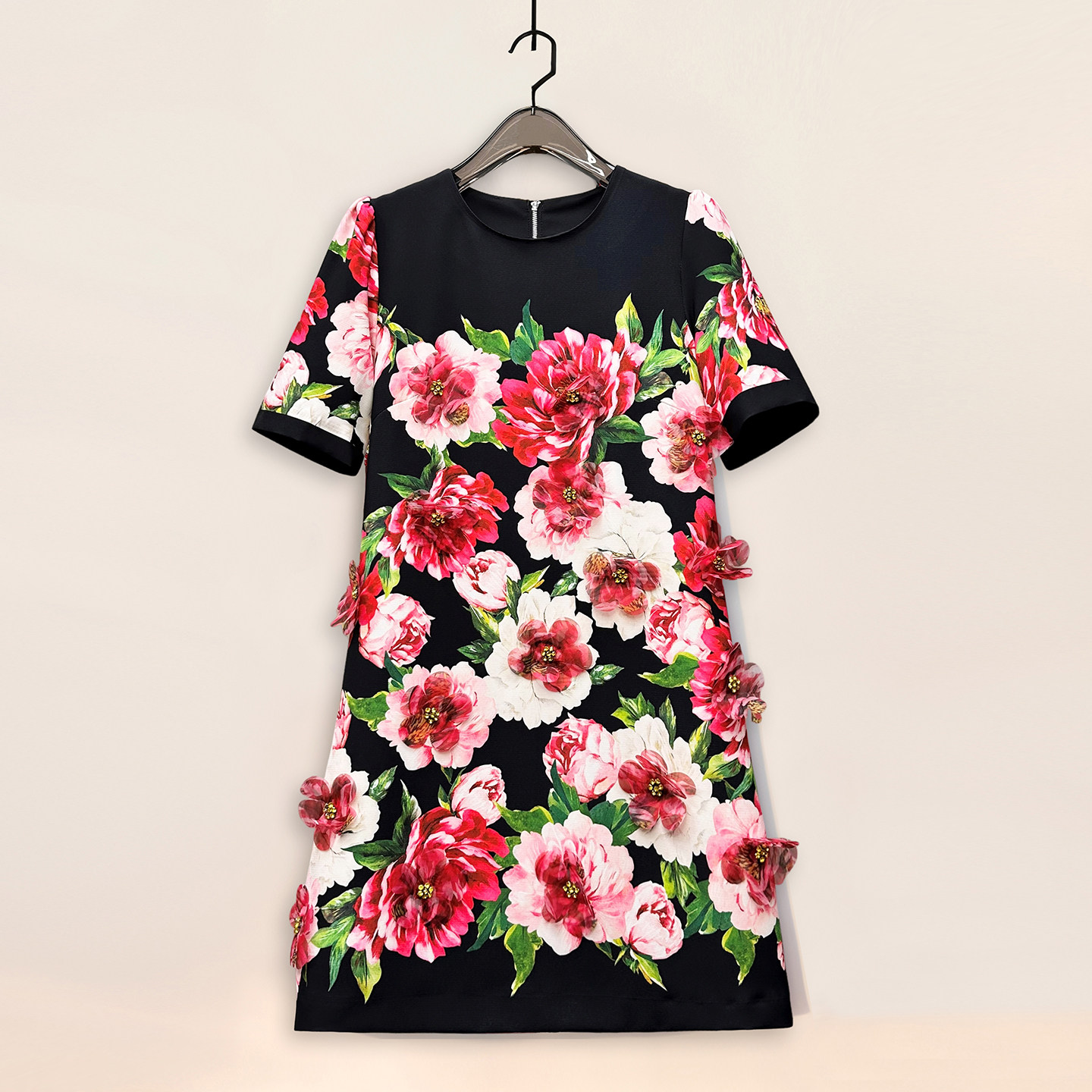 2026春夏新款女装精品棉质印花手工钉立体花瓣圆领短袖时尚连衣裙