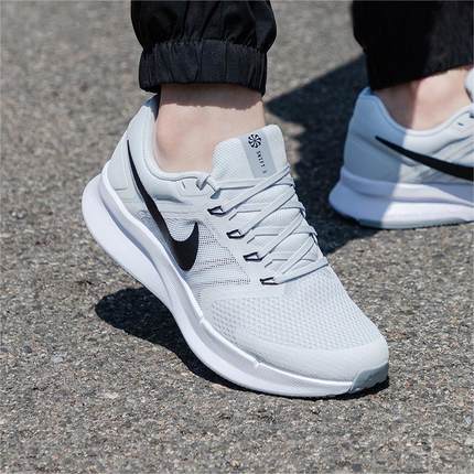 Nike耐克跑鞋男鞋官方旗舰正品2025夏季新款男士运动鞋跑步鞋子男