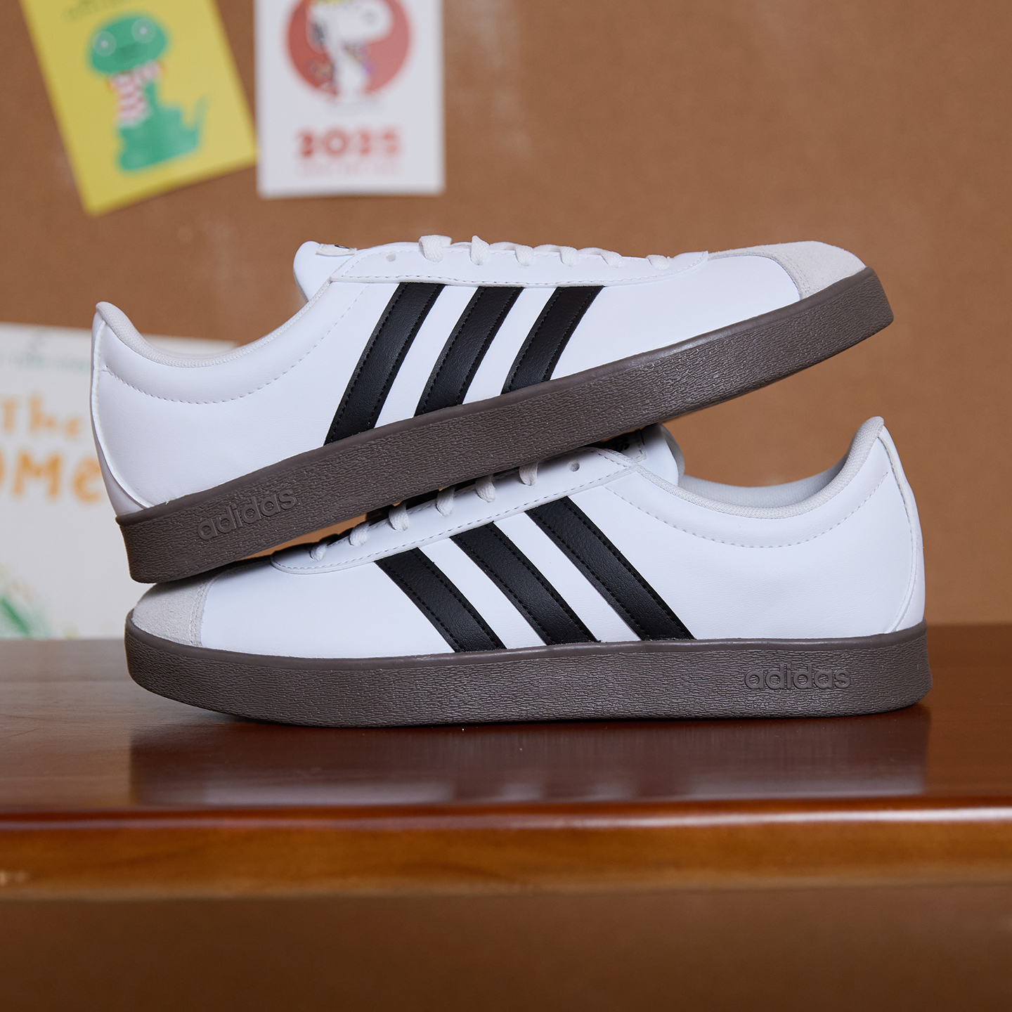 Adidas阿迪达斯男女休闲鞋板鞋