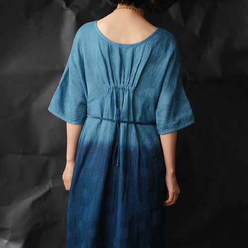 远家草木染纯亚麻抽绳收褶连衣裙
