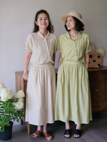 远家压皱肌理短袖偏襟上衣套装