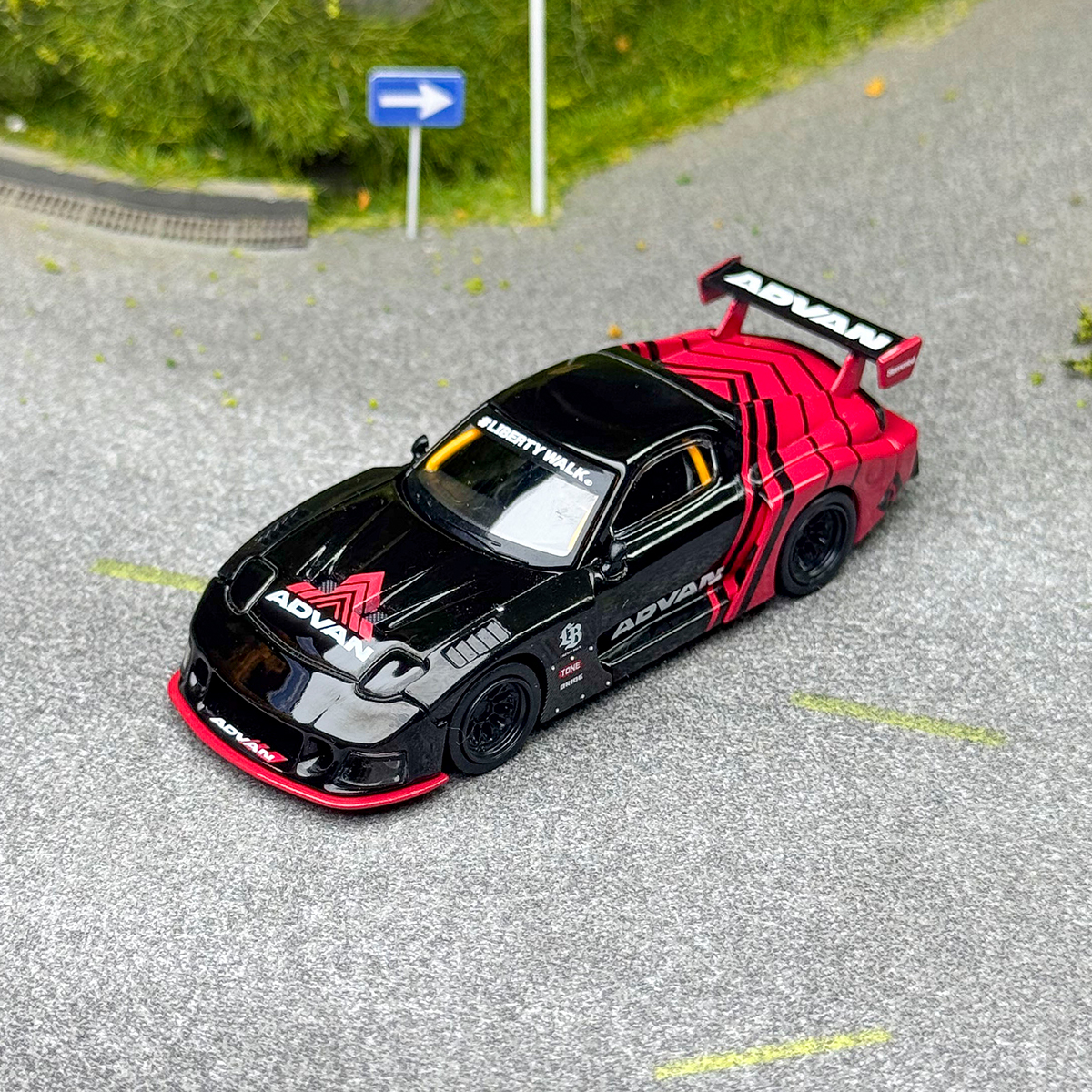 MINIGT164马自达RX-7合金车模型
