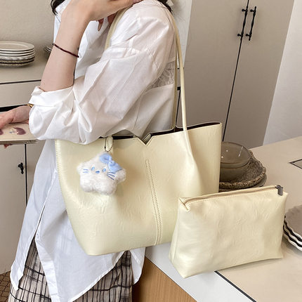 高级感软皮浅蓝小水桶包女2026潮款单肩斜挎两用包日常通勤包包