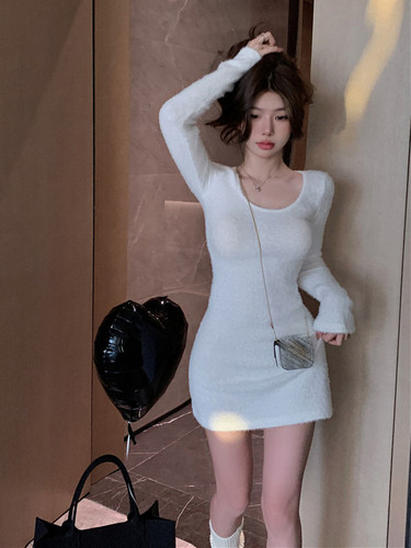 软糯糯仿貂毛针织连衣裙秋冬新款纯欲风辣妹毛绒绒长袖包臀短裙女