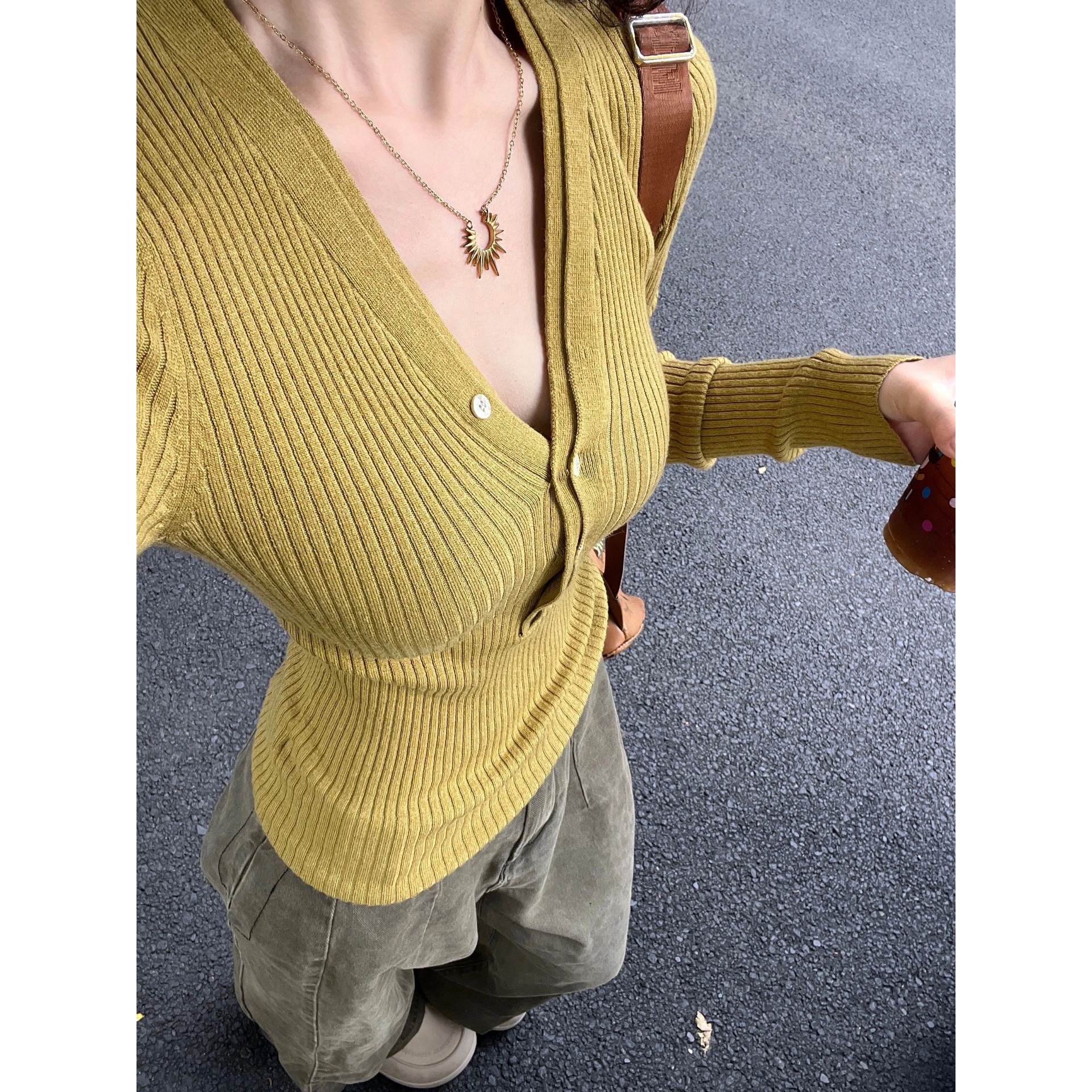 半开V领纽扣羊毛针织衫女秋冬设计感黄绿色长袖内搭修身打底上衣