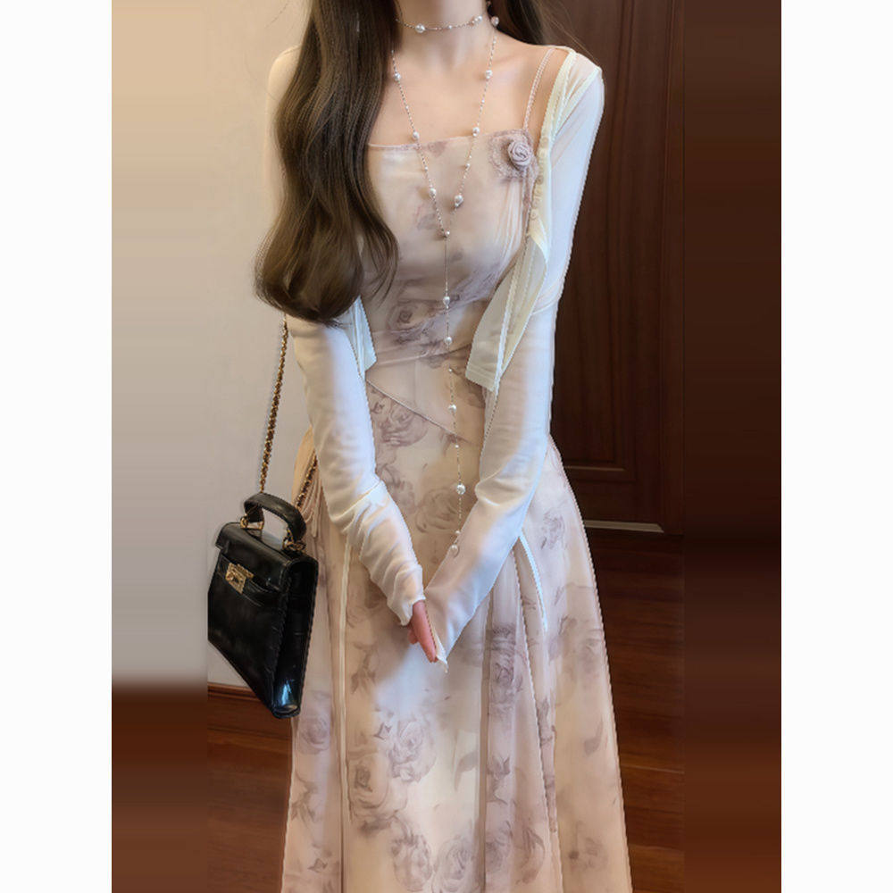 法式时尚一整套穿搭气质收腰碎花度假风吊带连衣裙女学生薄款罩衫