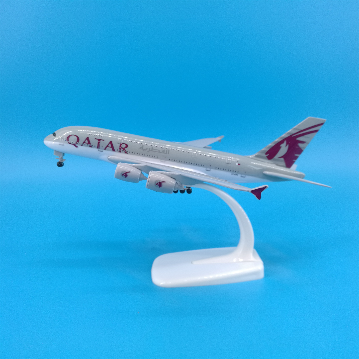 18cm卡塔尔航空A380带轮摆件