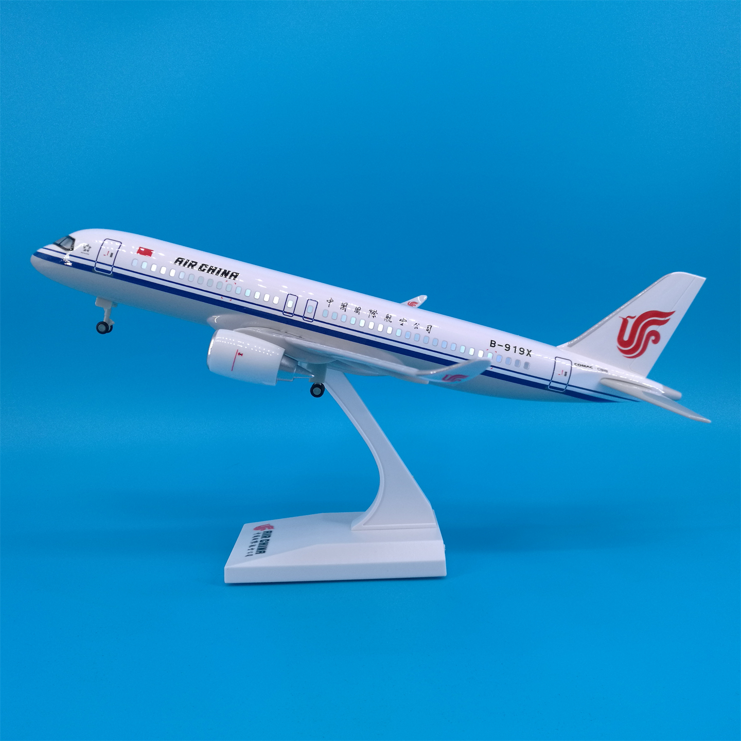 国航C919飞机模型摆件带灯光轮子