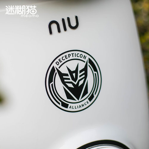 变形金刚狂派改色贴小牛电动车