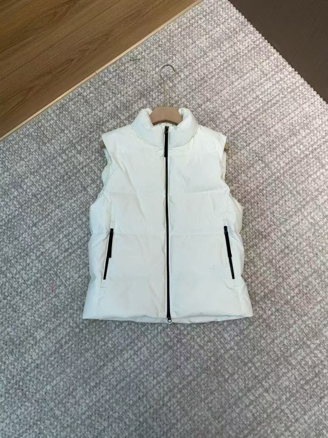 112802男女同款坎肩25冬季新款鹅绒运动马甲户外休闲马夹外套情侣