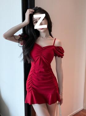 减龄炸街春季性感一字领吊带修身荷叶边泡泡袖褶皱包臀连衣裙