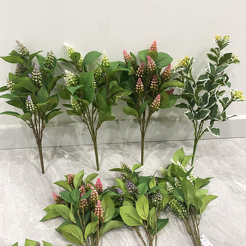 薰衣草装饰花坛搭配绿植紫苏叶