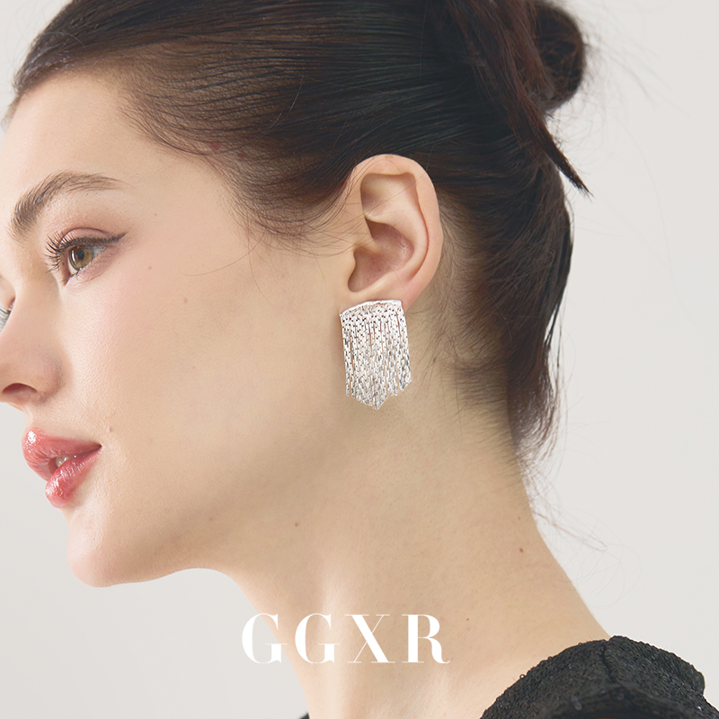 GGXR  杨采钰同款银色流苏波光粼粼耳环无耳洞耳夹明星同款节日