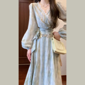 法式v领蕾丝拼接绿色长袖连衣裙子女2025新款开春季穿搭套装长裙