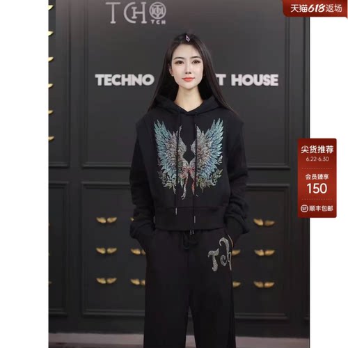 TCH时尚潮牌烫钻炫彩翅膀黑色连帽卫衣休闲裤套装女T78B07E1001