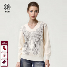 TCH冬季软糯亲肤大翅膀烫钻休闲百搭V领毛衣针织衫女T75D09E1230