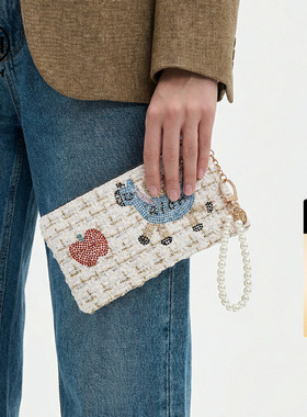 TCH烫钻小马手拿包女2026新款珍珠链粗花呢白色手提包T78A40E5016