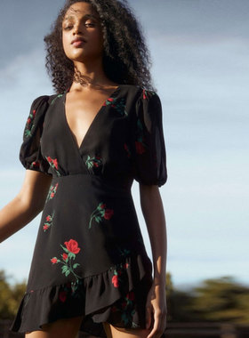 杨采钰同款 法式复古一片式连衣裙女黑色V领泡泡袖荷叶边茶歇裙夏