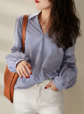 春秋季新款设计感气质通勤蓝色条纹V领衬衫日系泡泡袖长袖上衣女