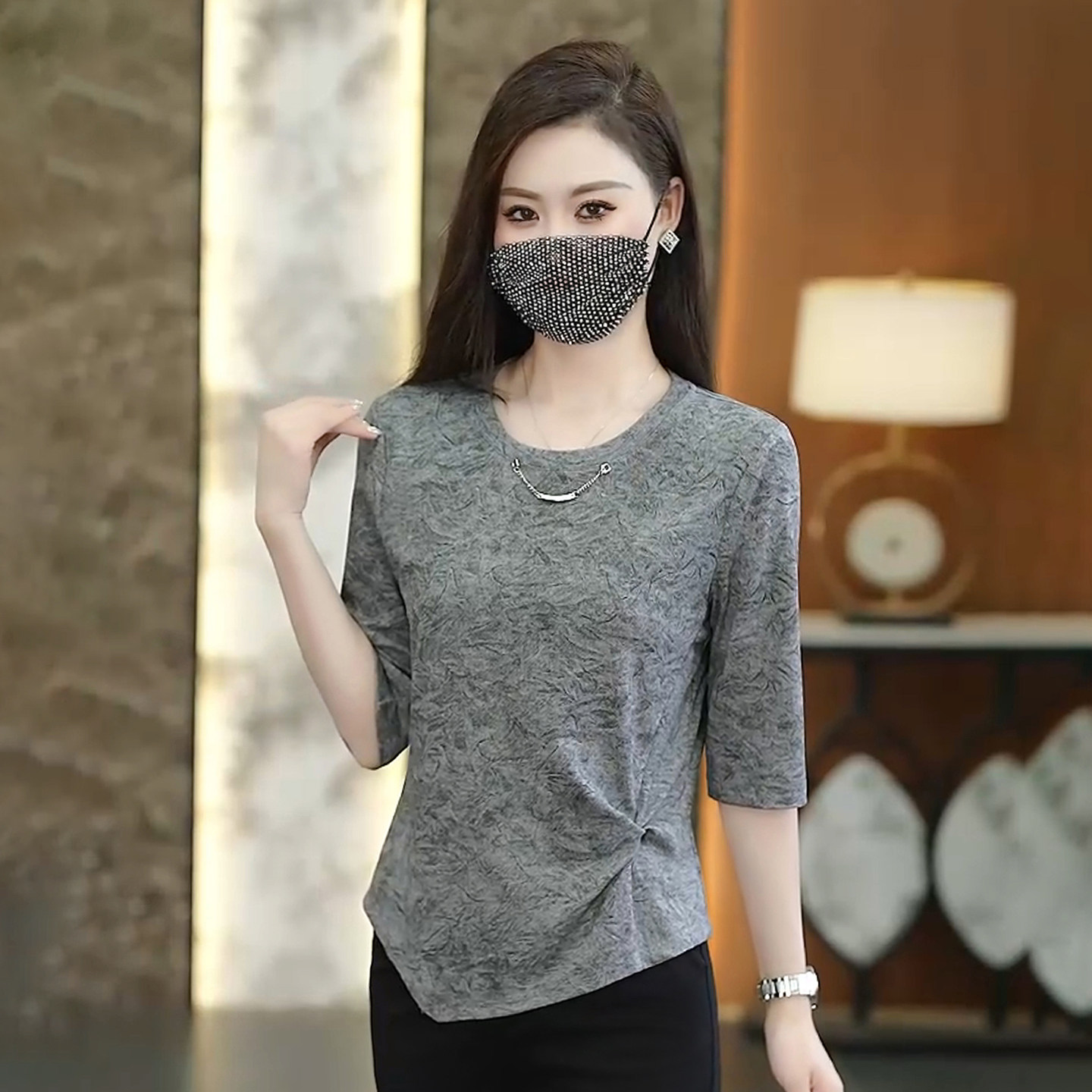 设计感不规则修身型短款五分袖