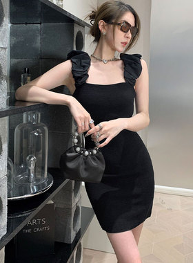 BBLY欧洲站小众法式性感压褶云朵肩带黑色短裙子修身方领连衣裙潮