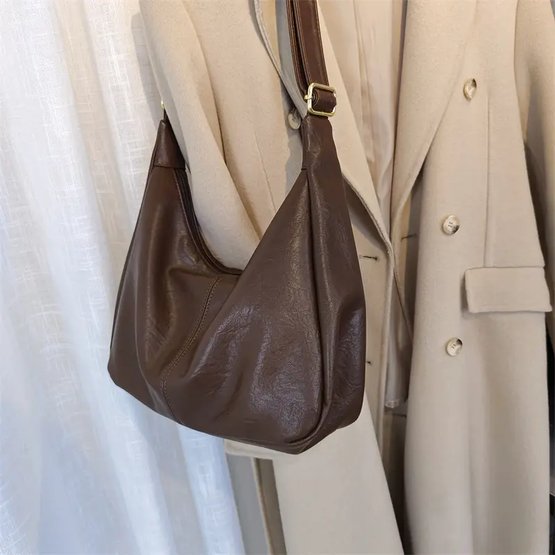 2025新款日常通勤包单肩托特包大容量包包女软包简约大包通勤包