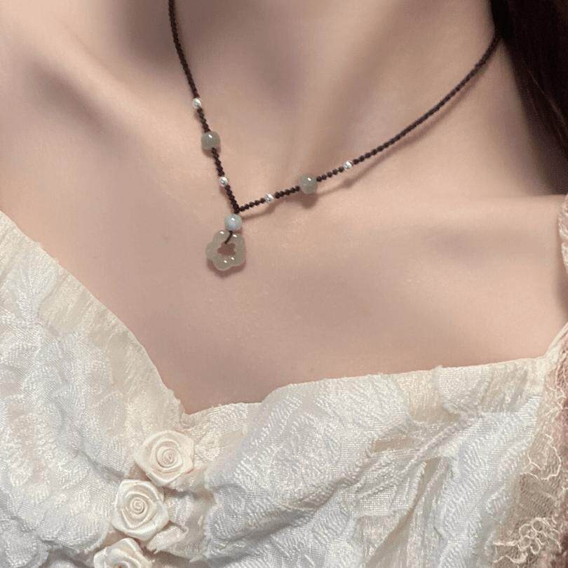 新中式玉石花朵项链女生轻奢小众高级感编织绳毛衣锁骨链秋冬吊坠