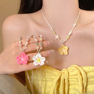 海岛假日曲 独特漂亮度假风锁骨链 彩色编织绳花朵项链女2026新款