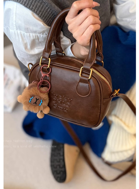 高级感复古外出小拎包包女式2025年冬季潮流行爆款单肩斜挎小圆包