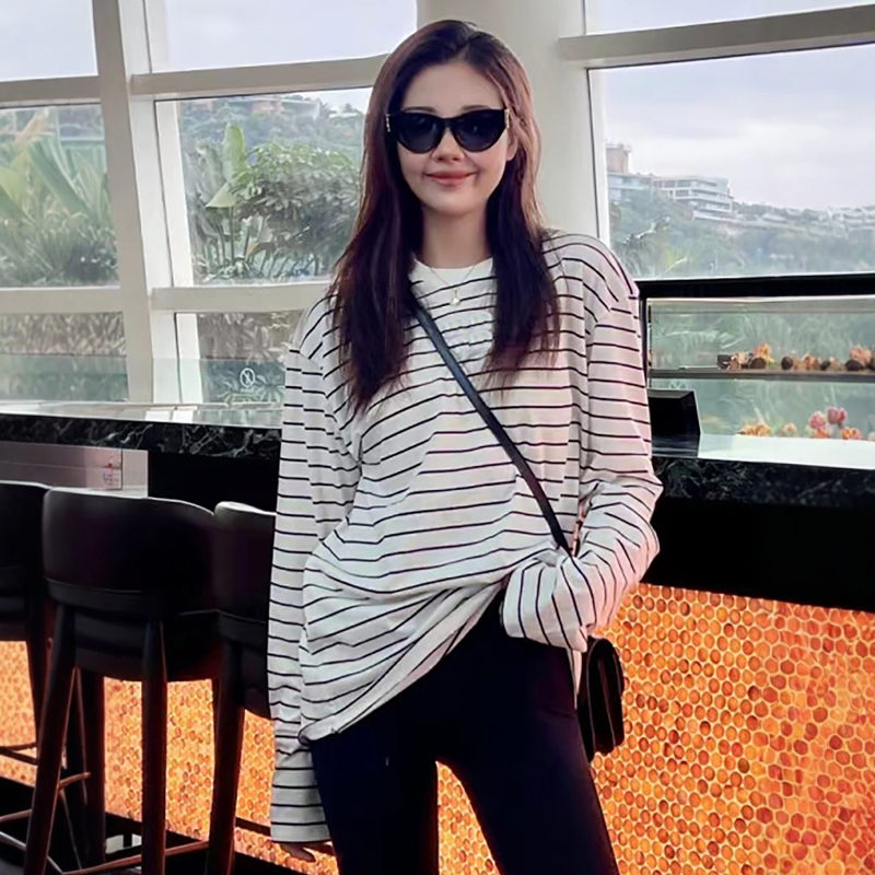 深圳南油高版本 2025秋装中长款字母贴布刺绣上衣宽松条纹T恤女