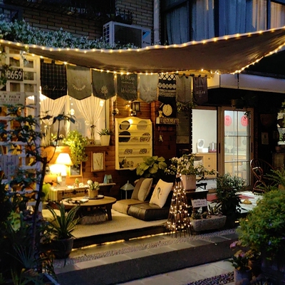 天幕遮阳防晒太阳能灯三角形