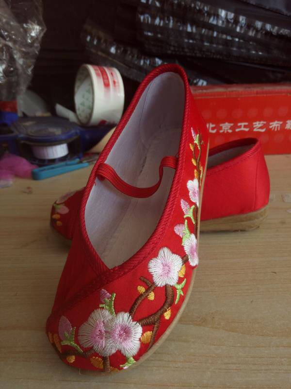 新款高货红楼梦演出林黛玉薛宝钗迎春探春贾母夫人学生儿童绣花鞋