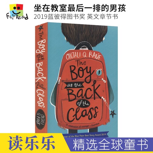 坐在教室最后一排的男孩