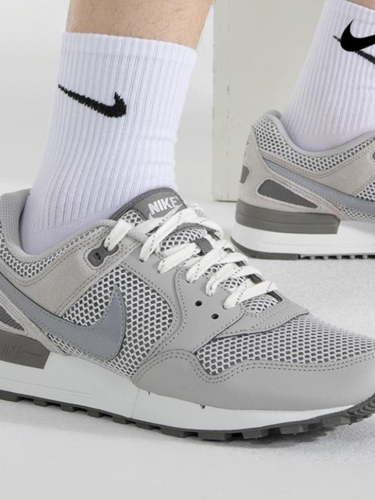 Nike耐克AIR缓震软底运动