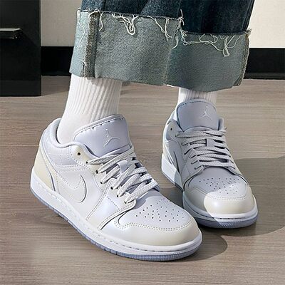 NIKE耐克女鞋平底AJ1板时