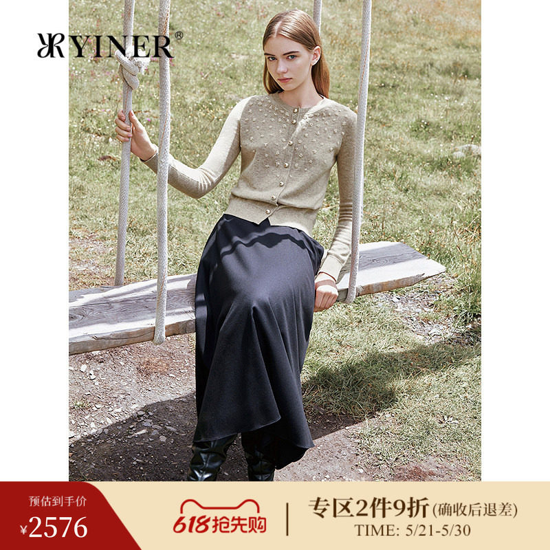 YINER音儿冬季新款法式莹润珠钻阿尔巴斯羊绒圆领针织开衫