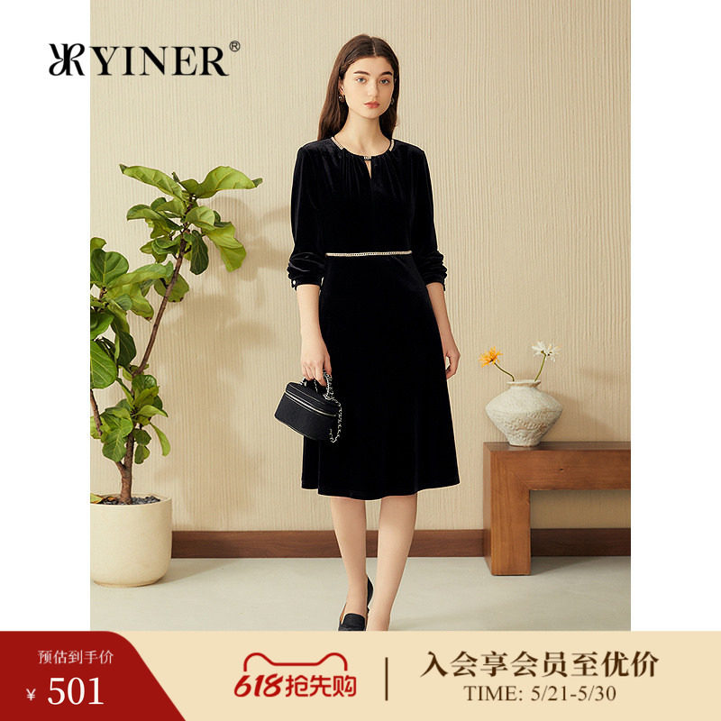 【质感丝绒】YINER音儿专选2025春季新款复古法式镂空钉珠连
