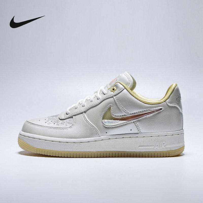 Nike耐克女鞋流沙珍珠白空军一号银闪AF1低帮运动板鞋IR8218-118