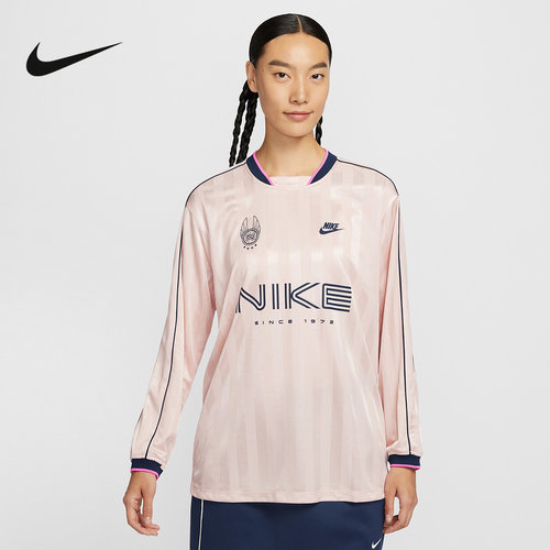 NIKE耐克女子长袖针织上衣秋季宽松印花足球风运动卫衣IM7453-667