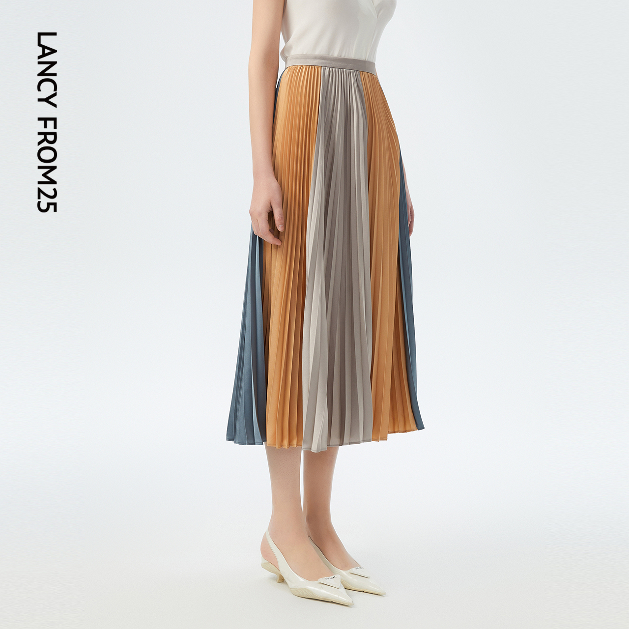 压褶散摆 中高腰设计 撞色拼接