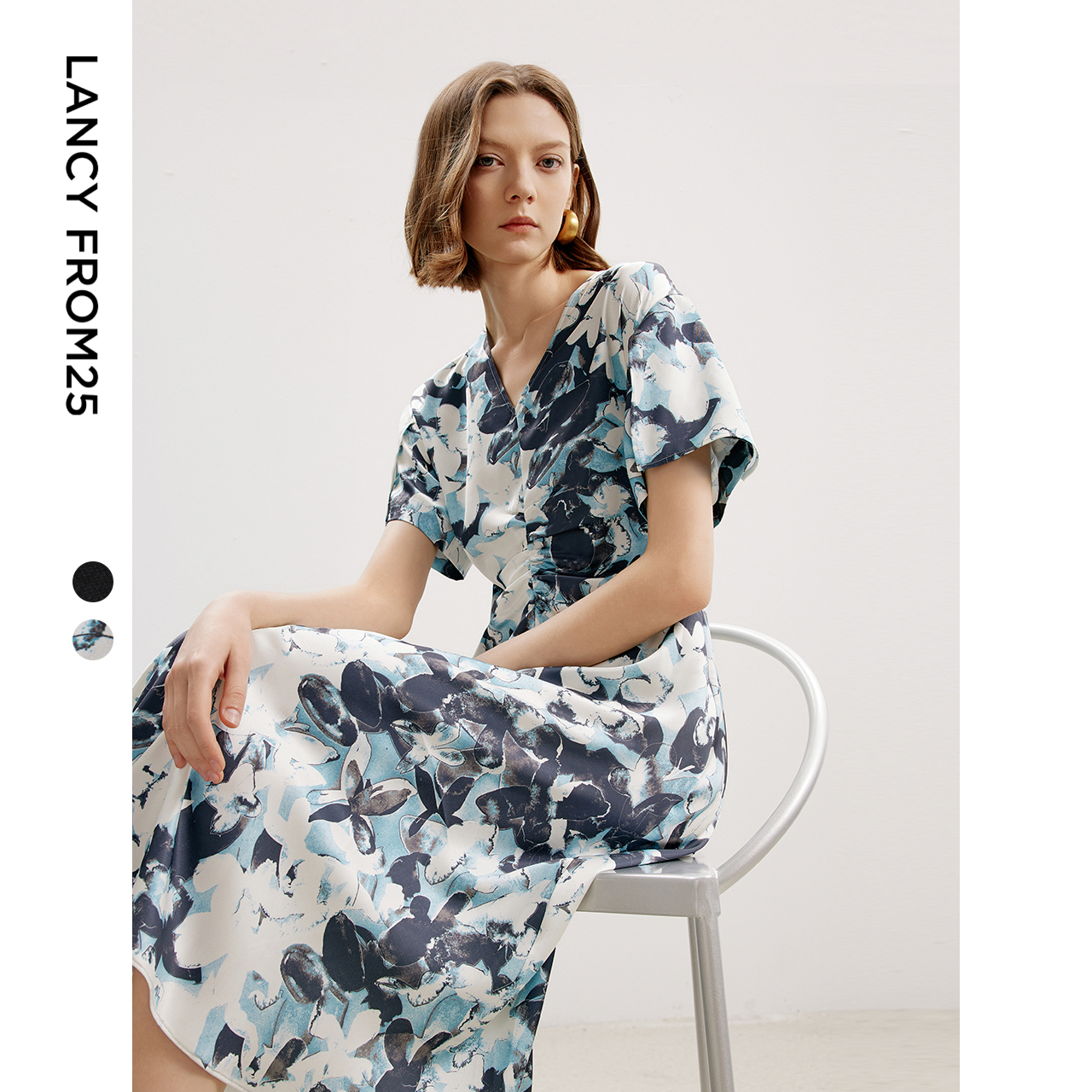 气质V领 对褶设计 高腰A摆