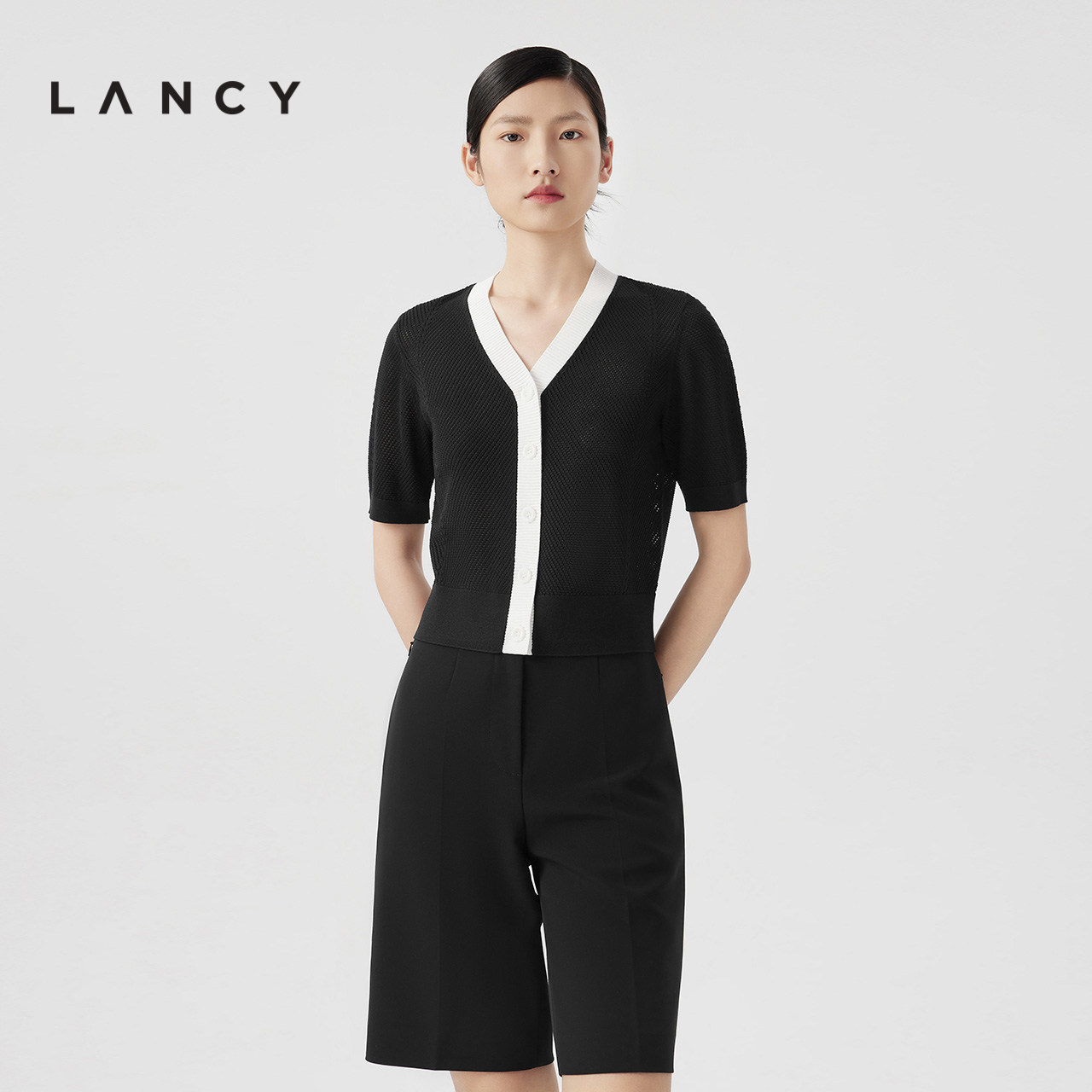 微廓短款 撞色门襟 V领领型