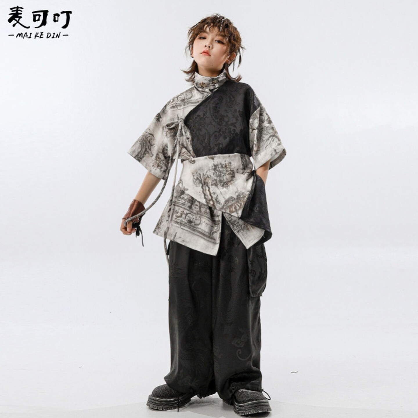 街舞儿童潮服hiphop演出服短袖格子男童少儿表演服套装衬衫字母