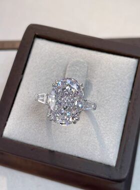 莫桑石奢华椭圆鸽子蛋戒指